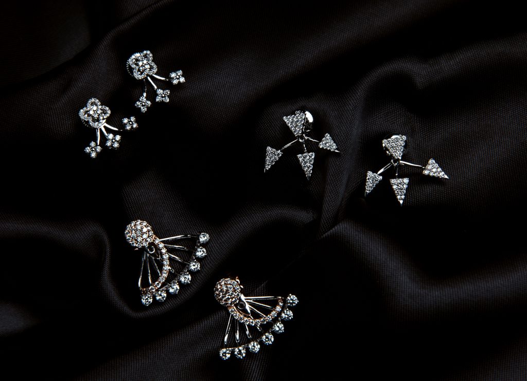 Stud earrings with crystal stones, Nagpur