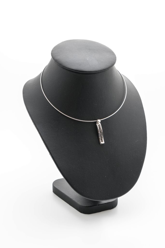 Diamond necklace on jewelry stand, Nagpur